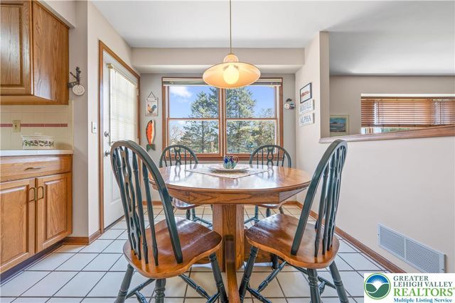 2725 Appian Way, Forks Twp, PA 18040