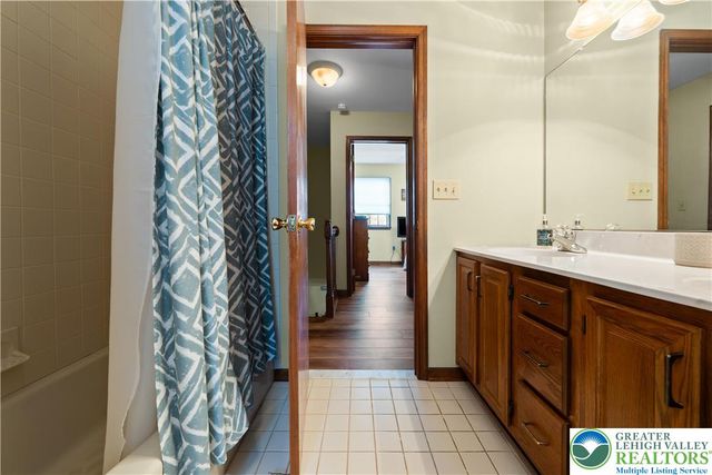 2725 Appian Way, Forks Twp, PA 18040
