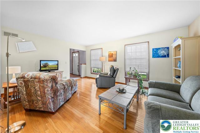 2725 Appian Way, Forks Twp, PA 18040