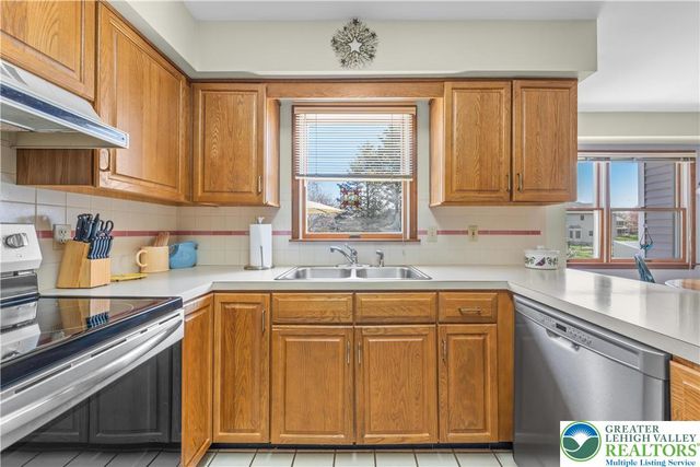 2725 Appian Way, Forks Twp, PA 18040