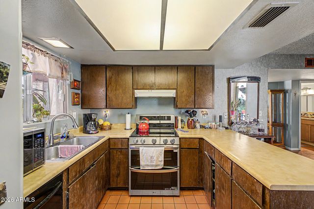 3212 W SAHUARO Drive, Phoenix, AZ 85029