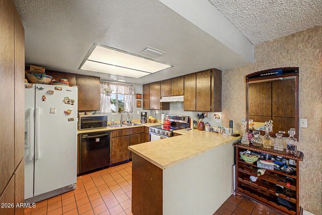 3212 W SAHUARO Drive, Phoenix, AZ 85029
