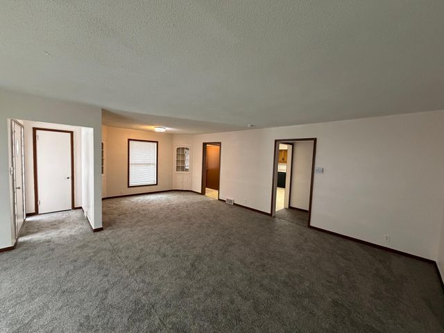 1319 Kandiyohi Avenue SW, Willmar, MN 56201