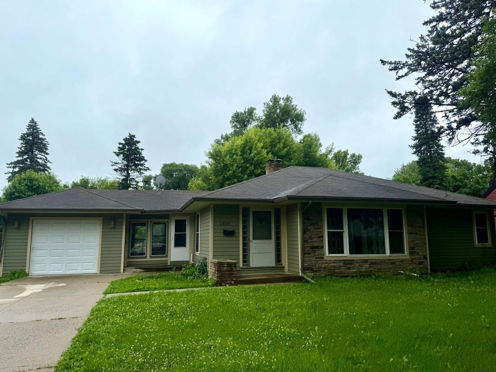 1319 Kandiyohi Avenue SW, Willmar, MN 56201