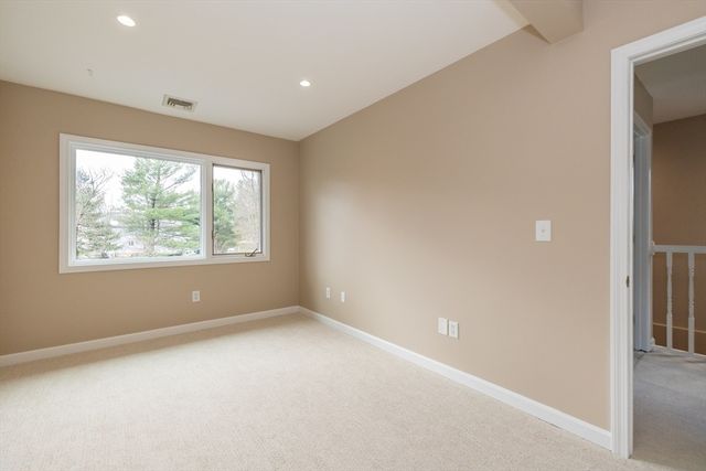 39-41 Neillian St 39, Bedford, MA 01730