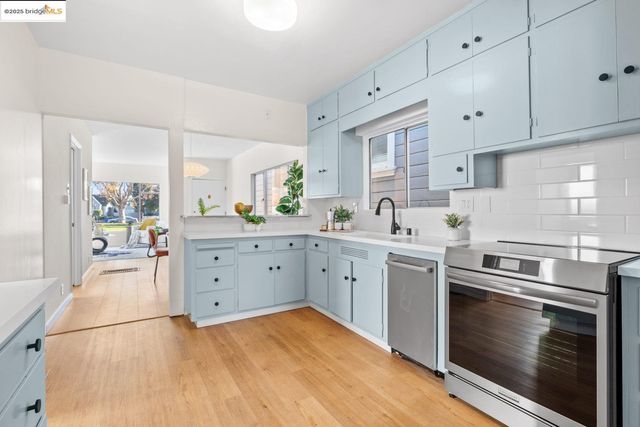 1241 Park Ave, Alameda, CA 94501