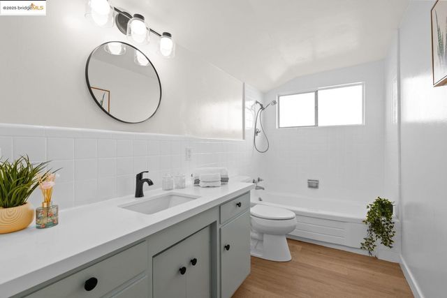 1241 Park Ave, Alameda, CA 94501