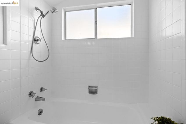 1241 Park Ave, Alameda, CA 94501