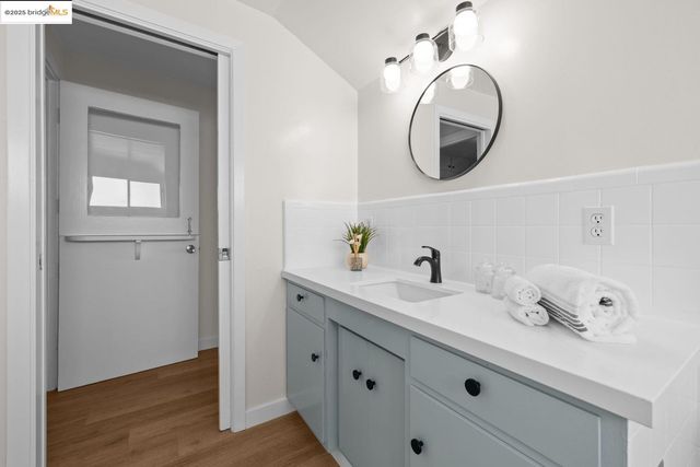 1241 Park Ave, Alameda, CA 94501