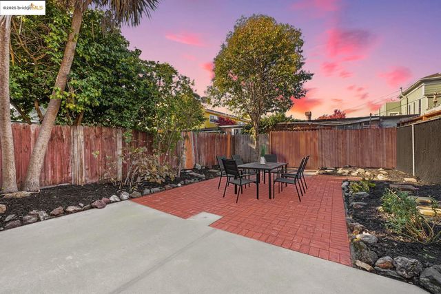 1241 Park Ave, Alameda, CA 94501