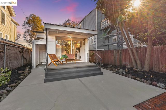 1241 Park Ave, Alameda, CA 94501