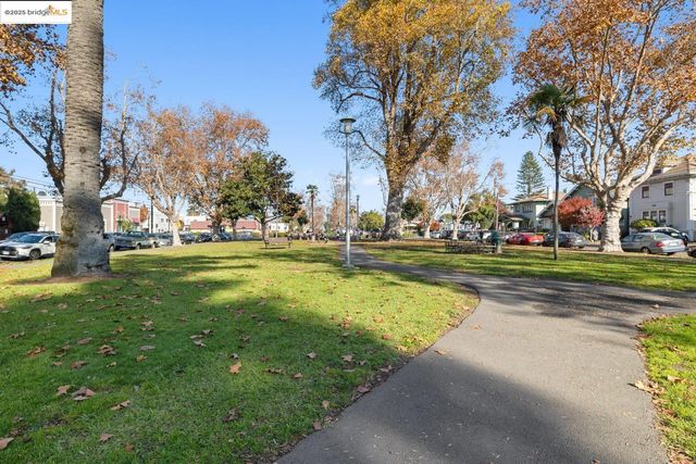 1241 Park Ave, Alameda, CA 94501