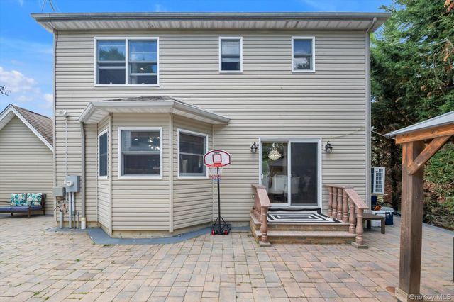 146 Melville Road, Farmingdale, NY 11735