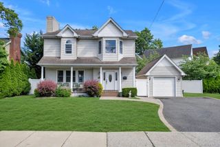 146 Melville Road, Farmingdale, NY 11735