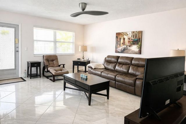 104 E Windsor E 104, West Palm Beach, FL 33417