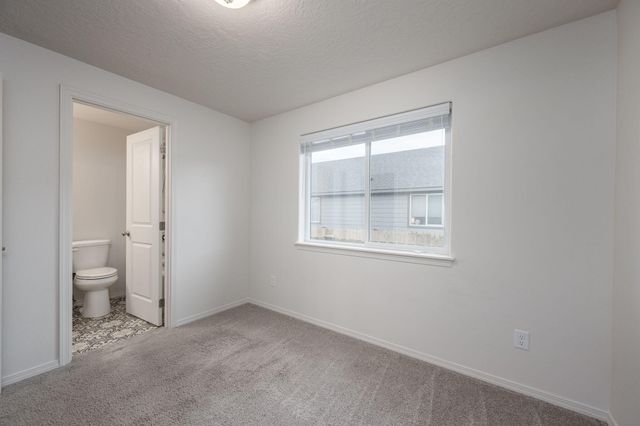 3264 NW 10th Street, Redmond, OR 97756