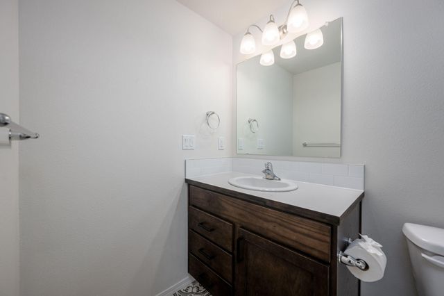 3264 NW 10th Street, Redmond, OR 97756