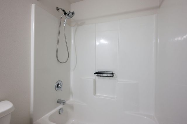 3264 NW 10th Street, Redmond, OR 97756