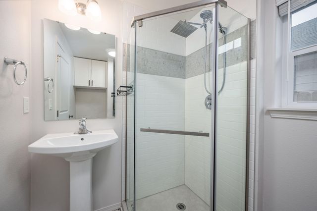 3264 NW 10th Street, Redmond, OR 97756