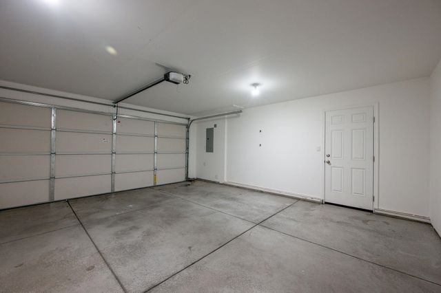 3264 NW 10th Street, Redmond, OR 97756