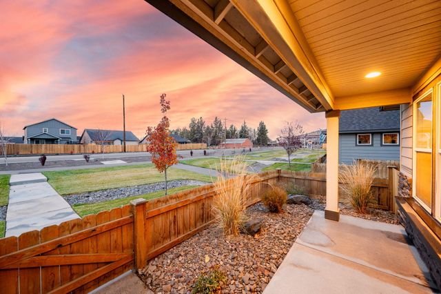 3264 NW 10th Street, Redmond, OR 97756