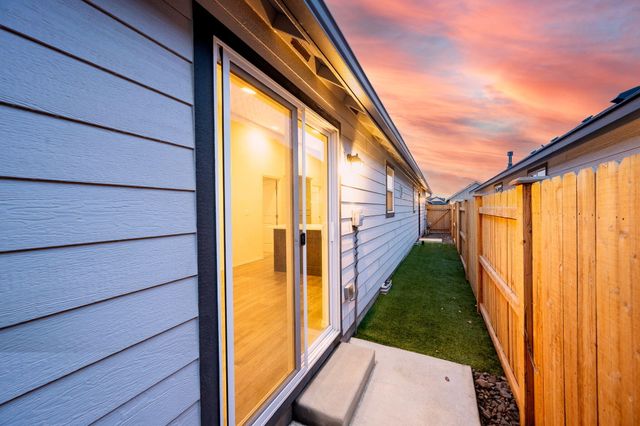 3264 NW 10th Street, Redmond, OR 97756