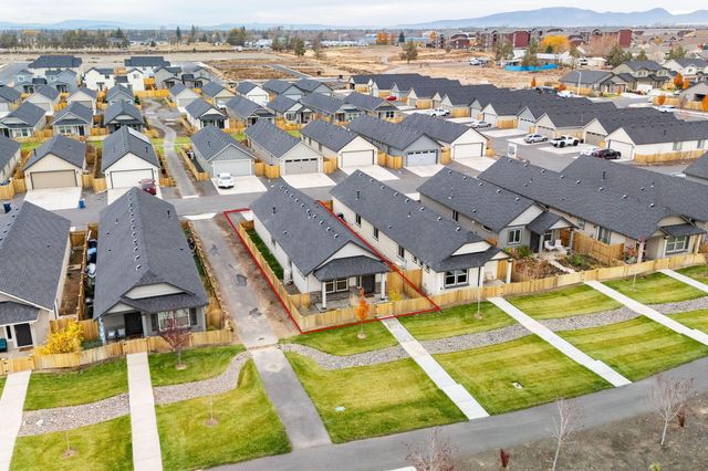 3264 NW 10th Street, Redmond, OR 97756