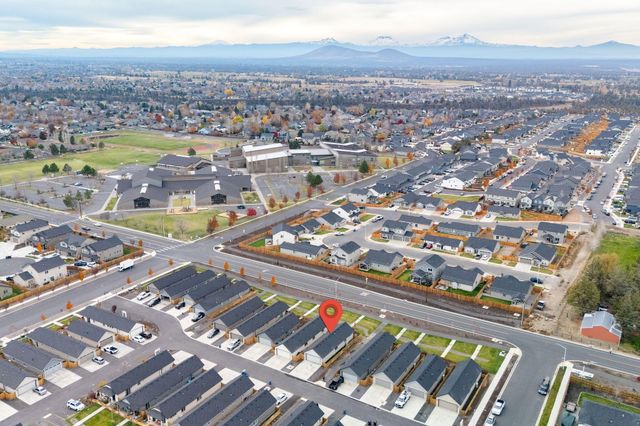 3264 NW 10th Street, Redmond, OR 97756