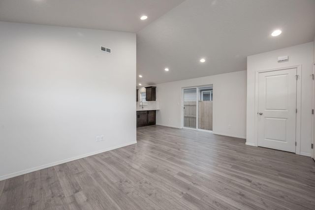 3264 NW 10th Street, Redmond, OR 97756