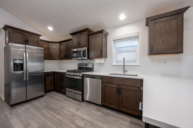 3264 NW 10th Street, Redmond, OR 97756