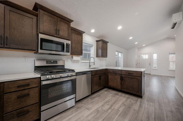 3264 NW 10th Street, Redmond, OR 97756