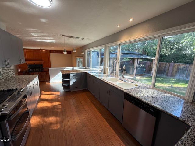 441 Silverado Circle, Medford, OR 97504
