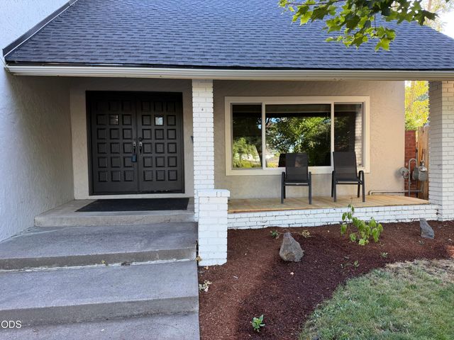 441 Silverado Circle, Medford, OR 97504