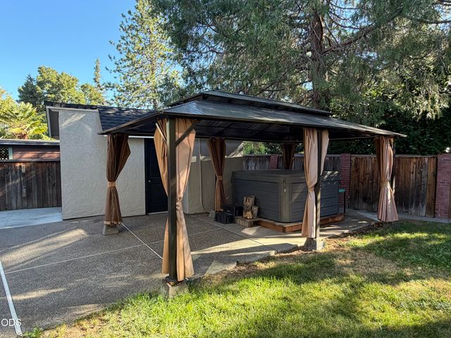 441 Silverado Circle, Medford, OR 97504