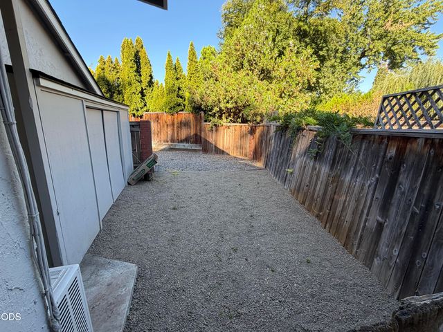 441 Silverado Circle, Medford, OR 97504