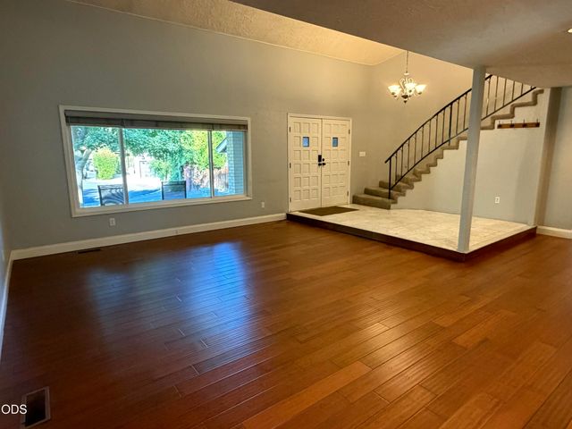 441 Silverado Circle, Medford, OR 97504