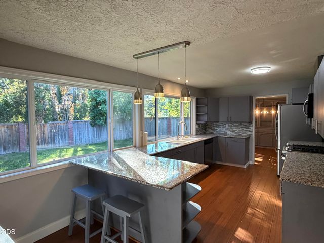 441 Silverado Circle, Medford, OR 97504