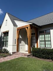 9309 Artist Ct, Baton Rouge, LA 70809