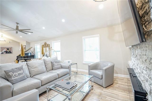 659 Lynn Valley SW Road, Atlanta, GA 30311