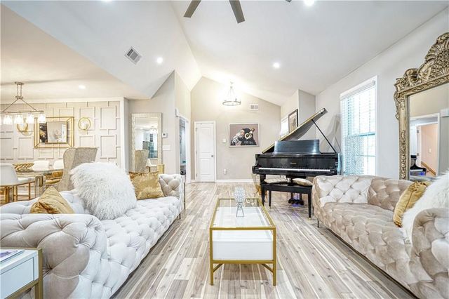 659 Lynn Valley SW Road, Atlanta, GA 30311