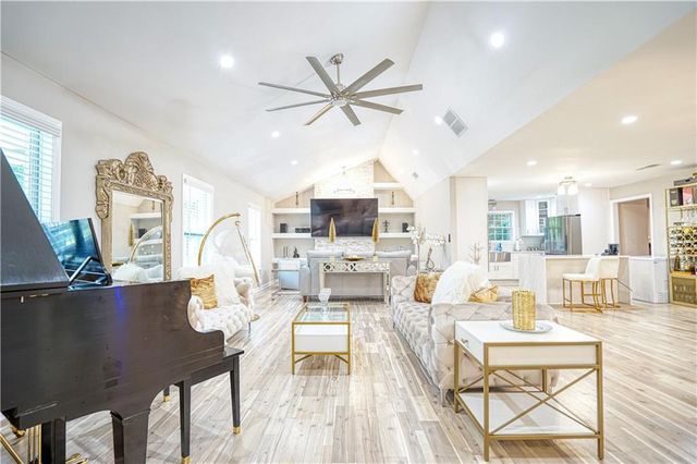 659 Lynn Valley SW Road, Atlanta, GA 30311