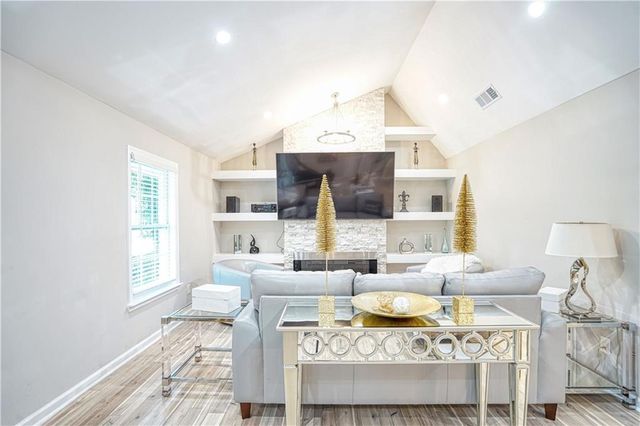 659 Lynn Valley SW Road, Atlanta, GA 30311