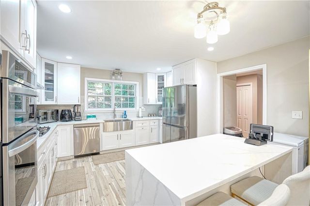 659 Lynn Valley SW Road, Atlanta, GA 30311