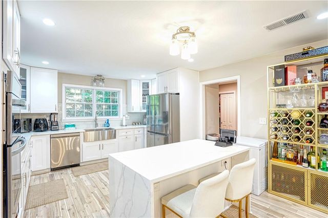 659 Lynn Valley SW Road, Atlanta, GA 30311