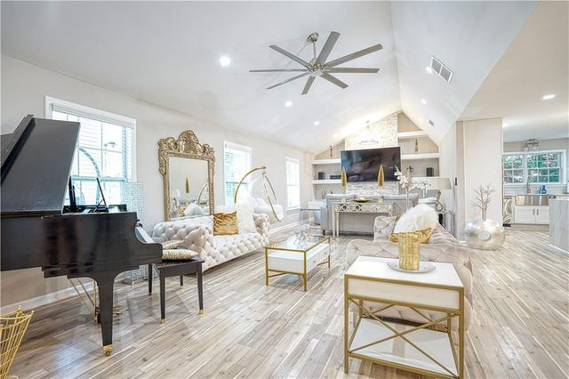 659 Lynn Valley SW Road, Atlanta, GA 30311