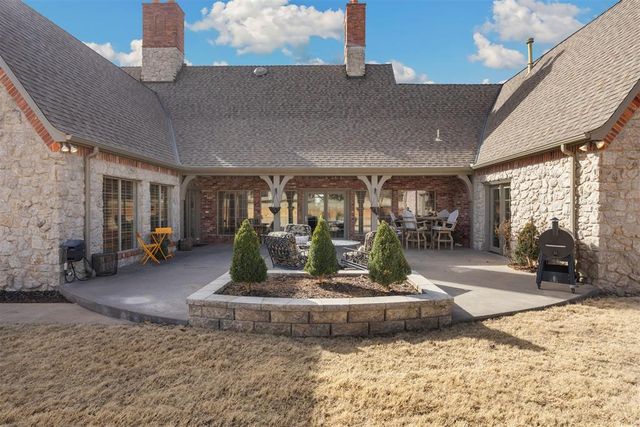 10300 S Czech Hall Road, Mustang, OK 73064