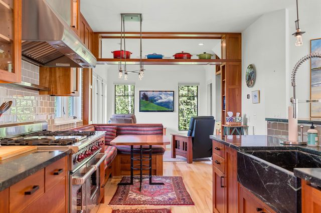 111 High Birches Road, Waterbury, VT 05676