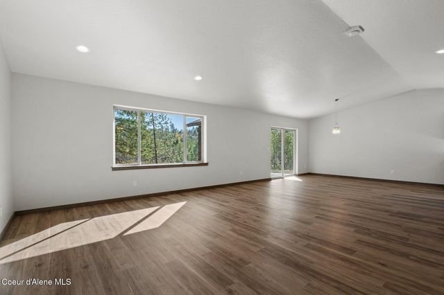 25833 N Dickens Rd, Athol, ID 83801