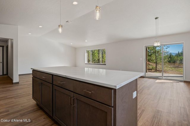 25833 N Dickens Rd, Athol, ID 83801