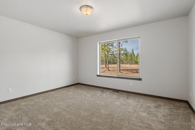 25833 N Dickens Rd, Athol, ID 83801